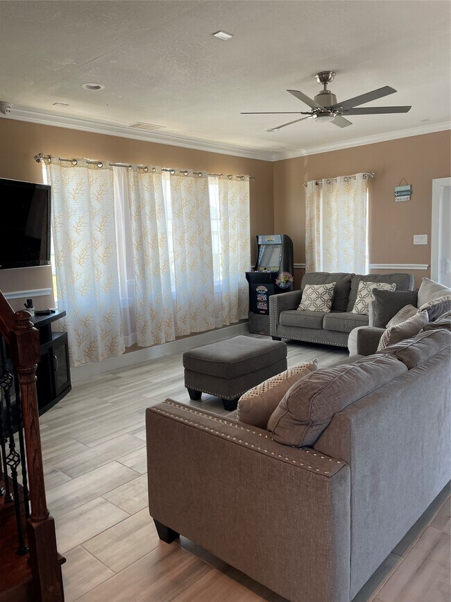 Building Photo - 22903 Miramar Dr