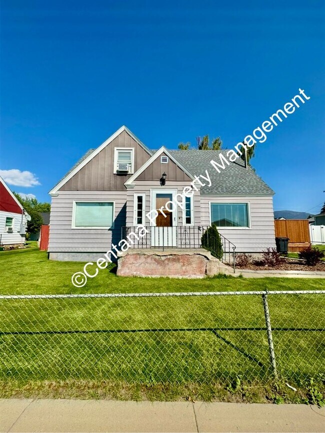 Building Photo - $500 off first months rent on 3 bed 2 bath...