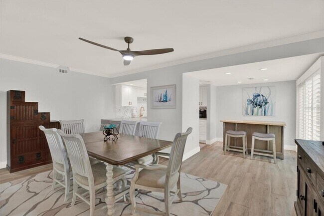 Building Photo - 7530 Sunshine Skyway Ln S