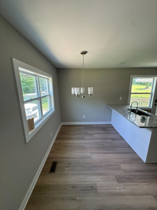 Building Photo - CHARMING 3 BEDROOM, 2 BATH HOME IN BIRMINGHAM!