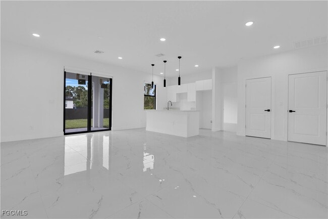 Building Photo - 3211 32nd St W