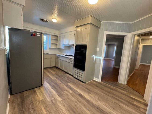 Building Photo - 1114 10th St