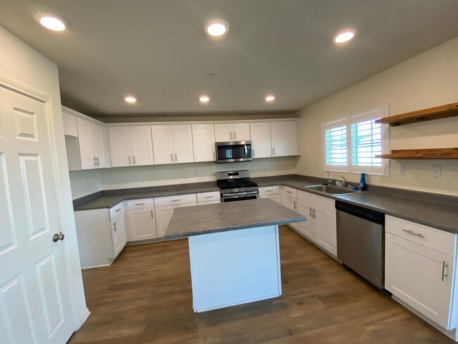 Building Photo - Beautiful Home in Perris