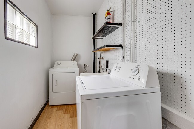 Building Photo - 836 Industry St