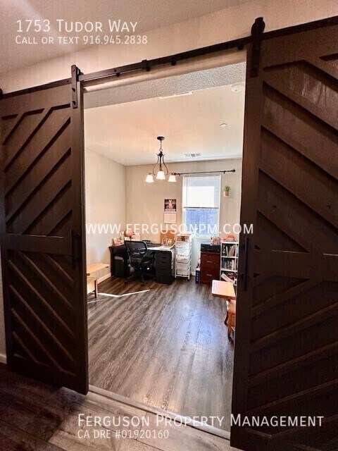 Building Photo - 1753 Tudor Wy