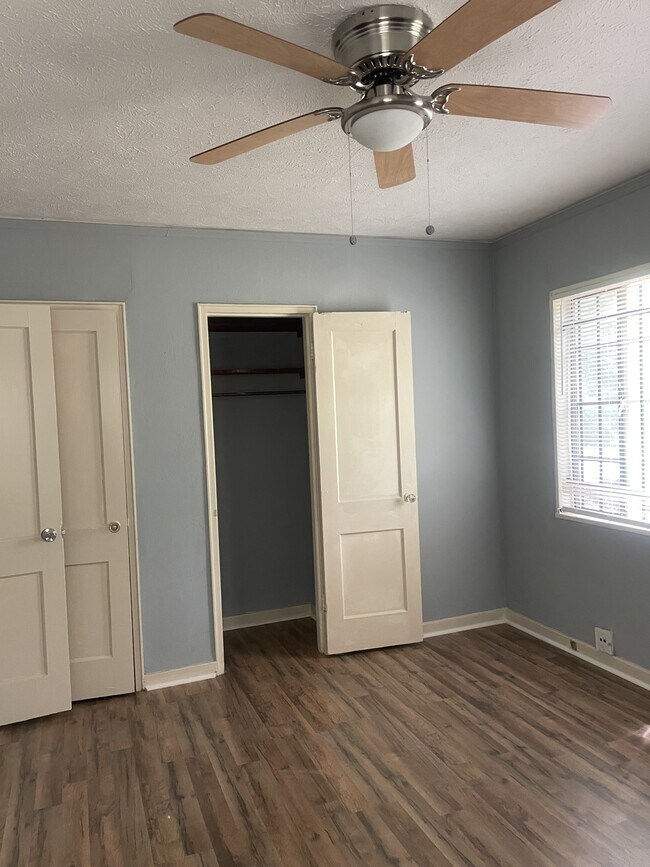 Building Photo - 714 Lindsey Dr