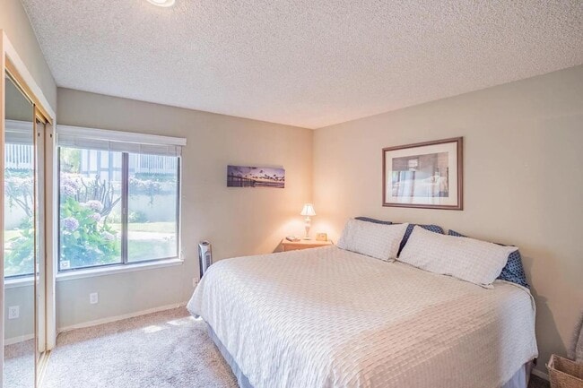 Building Photo - 1925 46th Ave