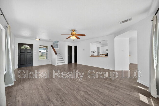 Building Photo - 215 Chisholm Trail
