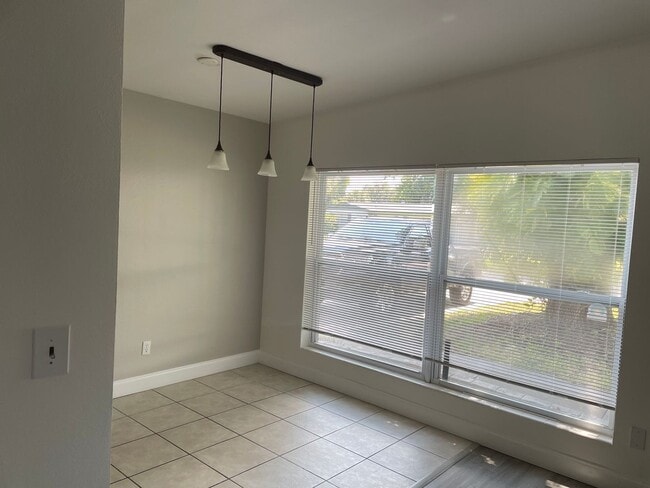 Building Photo - 3/1 -1/2 POOL HOME IN CASSELBERRY