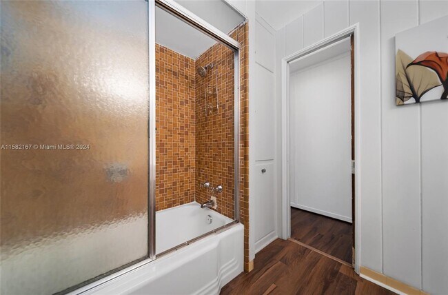 Building Photo - 2321 Tigertail Ct