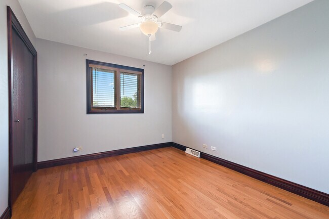 Building Photo - 13050 Meadowview Ln