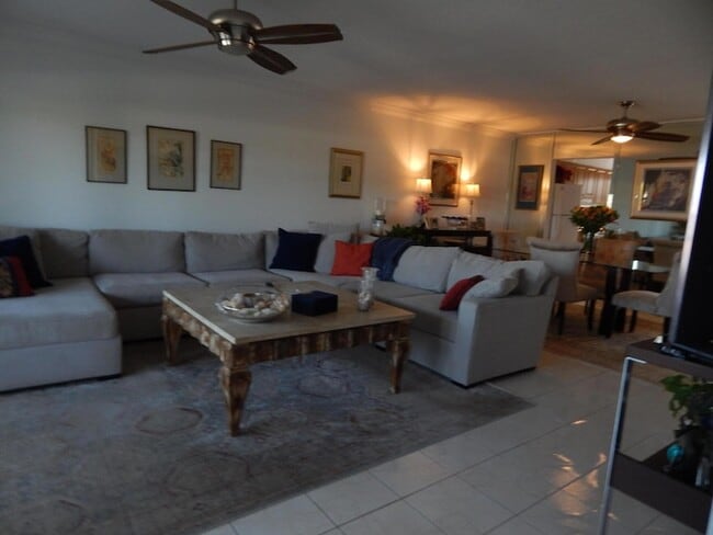 Building Photo - 2829 NE 33rd Ct