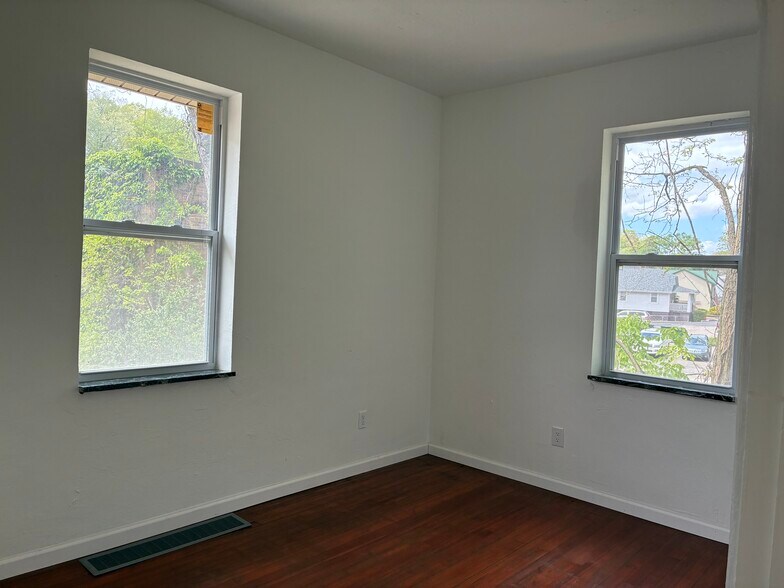 Building Photo - 3409 Evergreen Rd