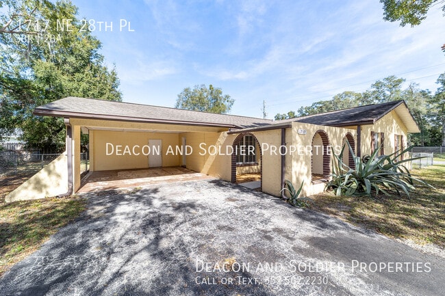 Building Photo - 1717 NE 28th Pl