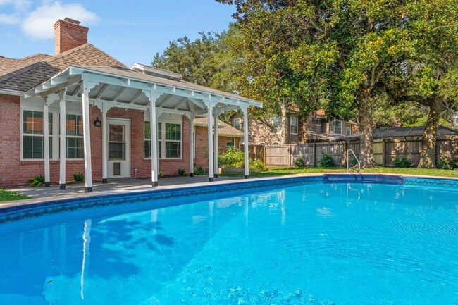 Building Photo - 508 Garden Oaks Cove