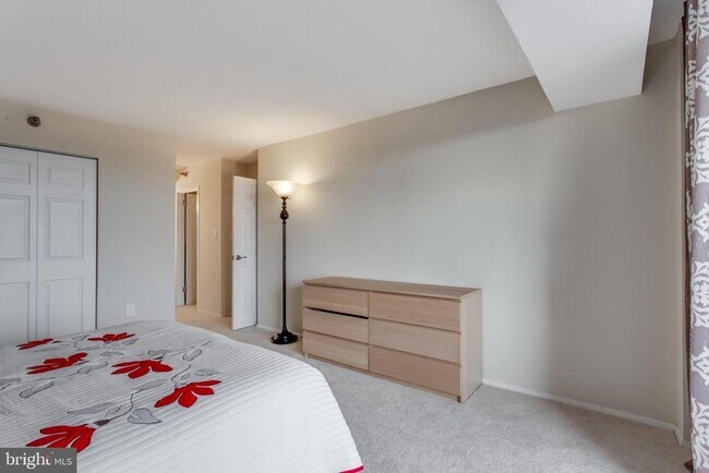 Building Photo - 1808 Old Meadow Rd