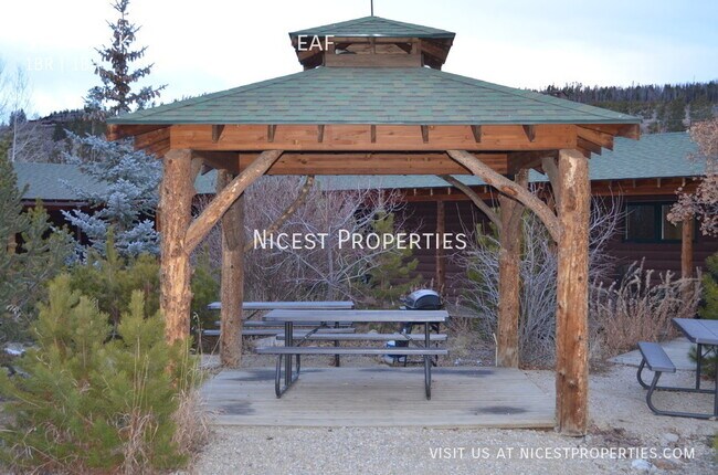 Building Photo - 926 Park Ave