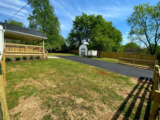 Building Photo - 2 bedroom in Nashville TN 37216