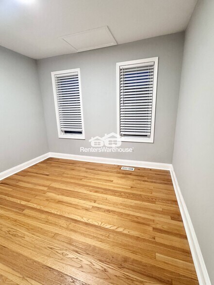 Building Photo - 627 S Curley St