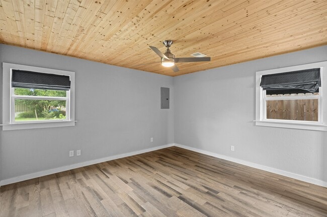 Building Photo - 711 Kalmer St