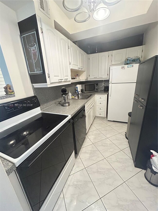 Building Photo - 121 Golden Isles Dr