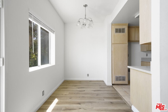 Building Photo - 22705 Del Valle St