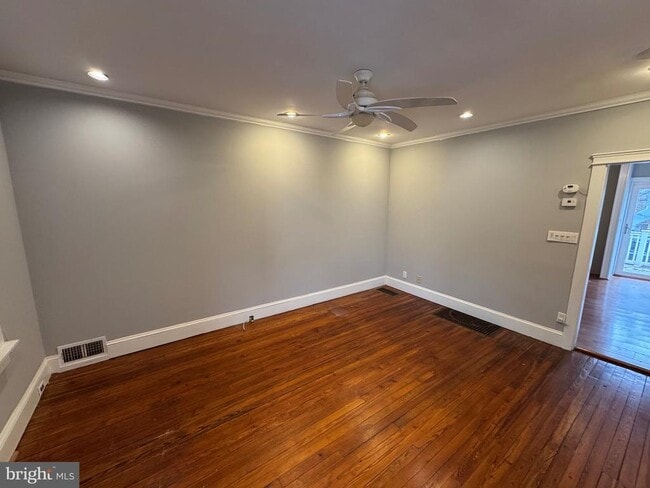 Building Photo - 1068 Floyd Terrace