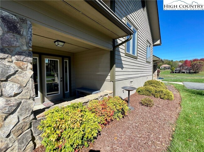 Building Photo - 419 E Landing Dr