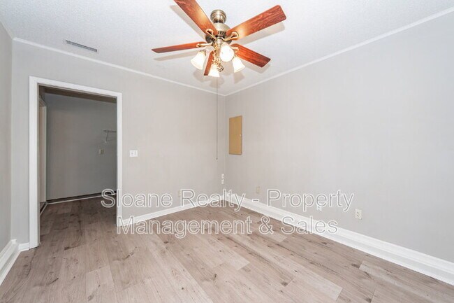 Building Photo - 5161 Eastway St