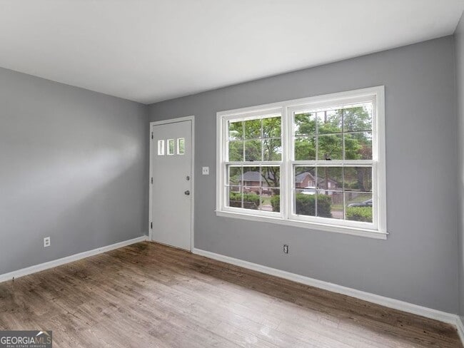 Building Photo - 836 Oakdale Dr