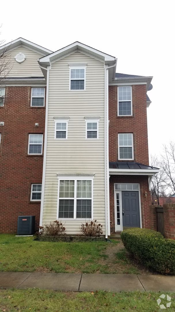 Building Photo - 3 Level *END UNIT* townhouse in Frederick ...