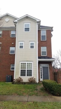 Building Photo - 3 Level *END UNIT* townhouse in Frederick ...