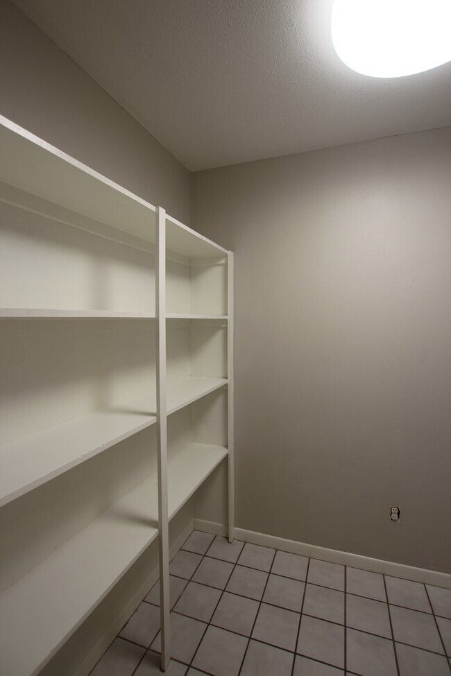 Building Photo - Langley Westminster Duplex