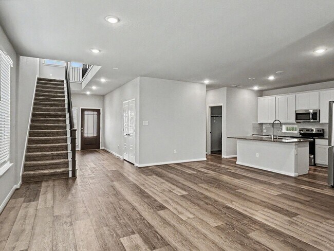 Building Photo - Modern New Braunfels Home with Flexible Upstairs Living Spaces