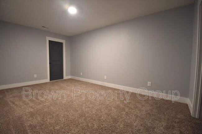 Building Photo - 3043 Candlelight Dr