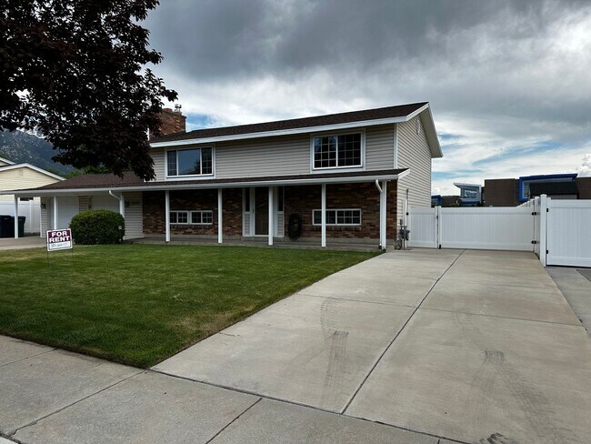 Building Photo - Beautifully Updated Two-Story Home in Sandy — Mountain Views & Big Backyard!