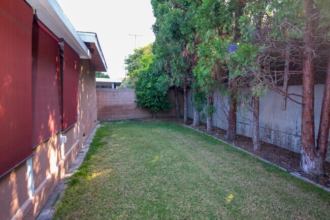 Building Photo - Beautifully Updated Single-Level Home with...