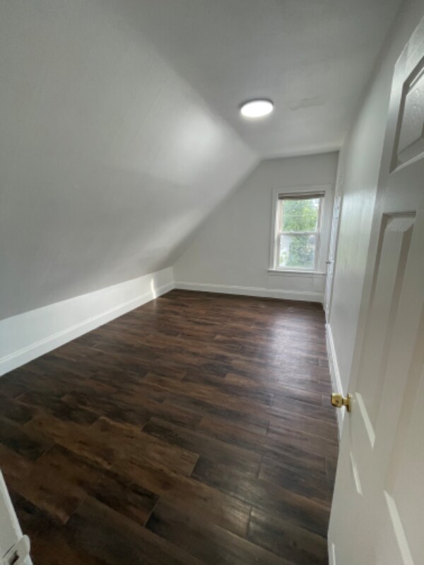 Building Photo - 281 Admiral St