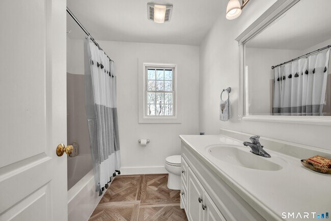 Building Photo - 5 Main Dr