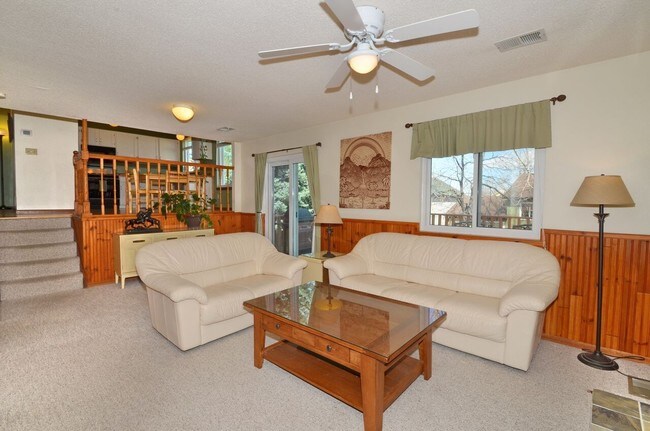 Building Photo - Fantastic 4BR, 3.5BA! Deck, FP, great yard, location!! (Regal)