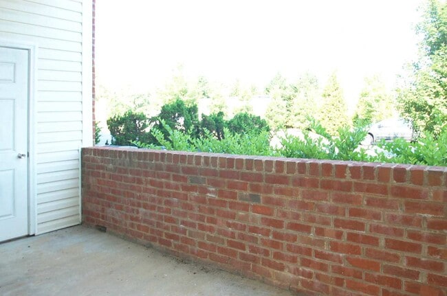 Building Photo - 100 Capstone Dr