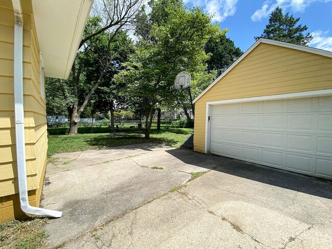 Building Photo - 3 Bedroom House for Rent!