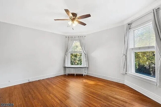 Building Photo - 510 Center St