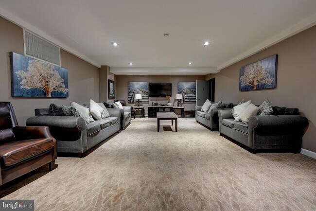 Building Photo - 1900 Lyttonsville Rd