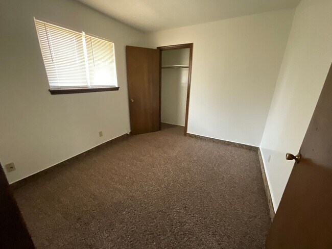 Building Photo - 3 bed, 1.5 bath, 1 car garage