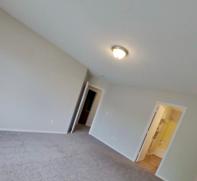 Building Photo - 1406 Thomas Dr