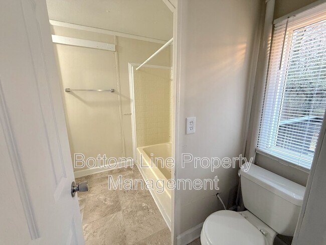 Building Photo - 2400 Hart Rd