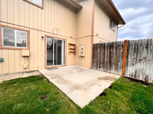 Building Photo - 200 N Stierman Way