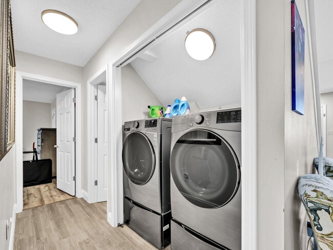 Building Photo - 1061 Quail Hollow Dr