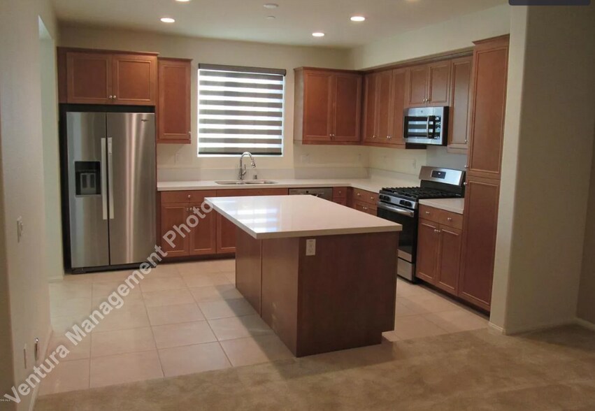 Building Photo - 523 Pioneer St